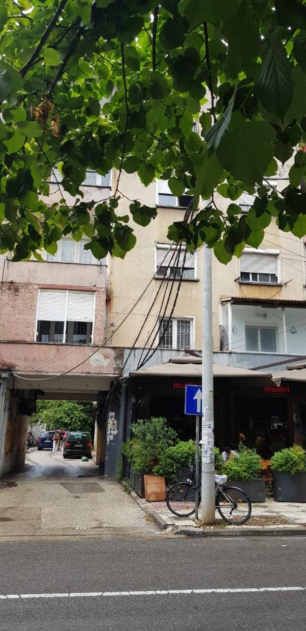 Alle'S M Shyri Studio Apartment 티라나 외부 사진