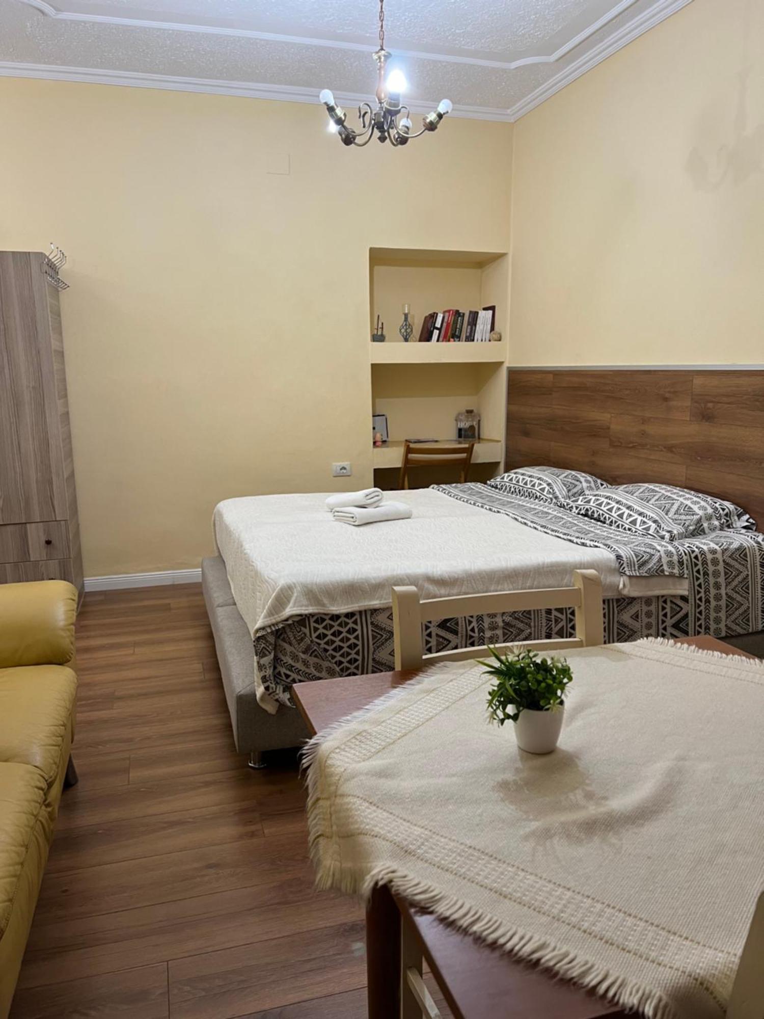 Alle'S M Shyri Studio Apartment 티라나 외부 사진